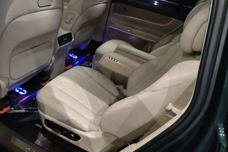 Used Hima AITO M9 2024 Range-Extended Ultra Version 52 kWh 6-Seater Model Left Rear Seat