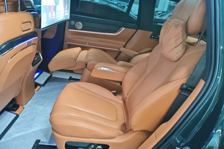 Used Hima AITO M9 2024 Range-Extended Ultra Version 52 kWh 6-Seater Model Left Rear Seat