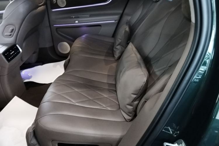 Used Hima AITO M9 2024 Range-Extended Max Edition 42 kWh 5-Seater Version Left Rear Seat