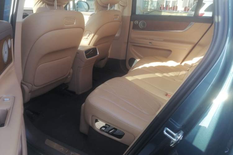 Used Hima AITO M9 2024 Range-Extended Ultra Version 52 kWh 5-Seater Model Left Rear Seat