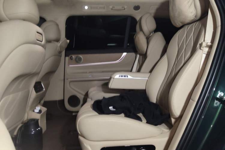 Used Hima AITO M9 2024 All-Electric Ultra Version 100 kWh 6-Seater Model Left Rear Seat