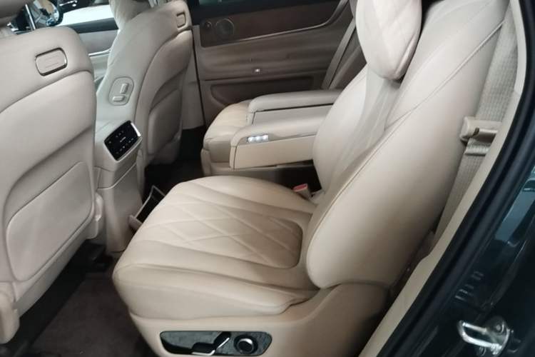 Used Hima AITO M9 2024 Range-Extended Ultra Version 52 kWh 6-Seater Model Left Rear Seat
