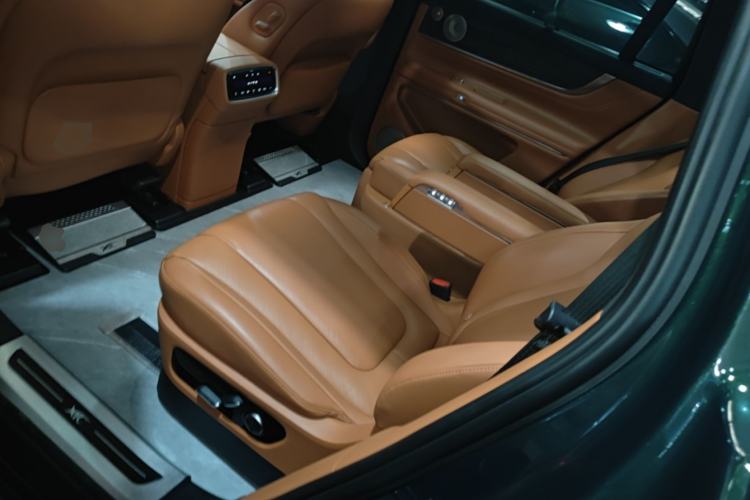 Used Hima AITO M9 2024 Range-Extended Ultra Version 42 kWh 6-Seater Model Left Rear Seat