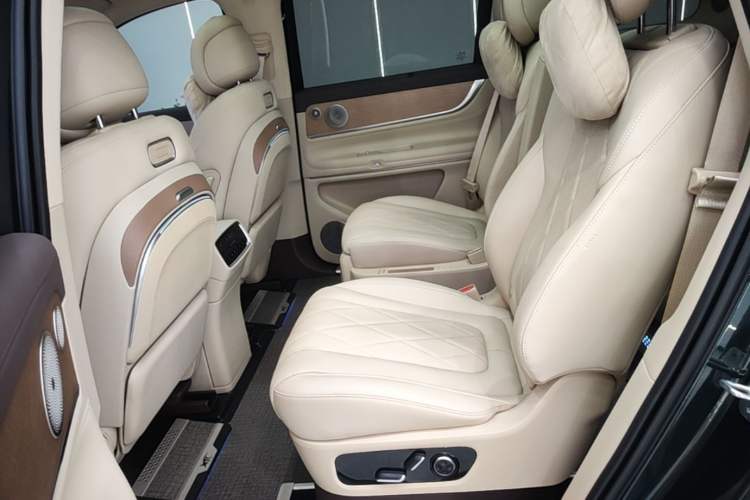 Used Hima AITO M9 2024 Range-Extended Ultra Version 52 kWh 6-Seater Model Left Rear Seat