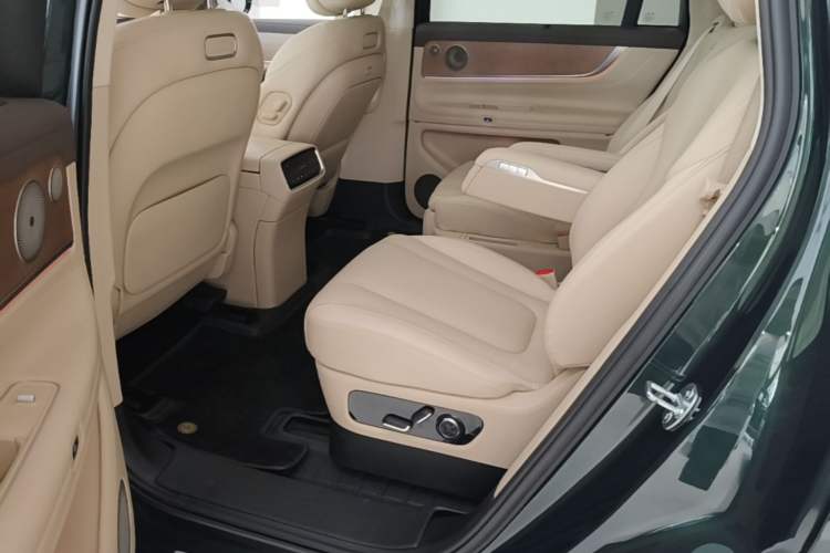 Used Hima AITO M9 2024 All-Electric Ultra Version 100 kWh 6-Seater Model Left Rear Seat