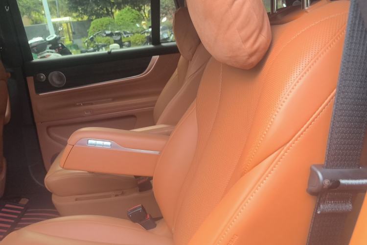 Used Hima AITO M9 2024 Range-Extended Max Edition 42 kWh 6-Seater Version Left Rear Seat
