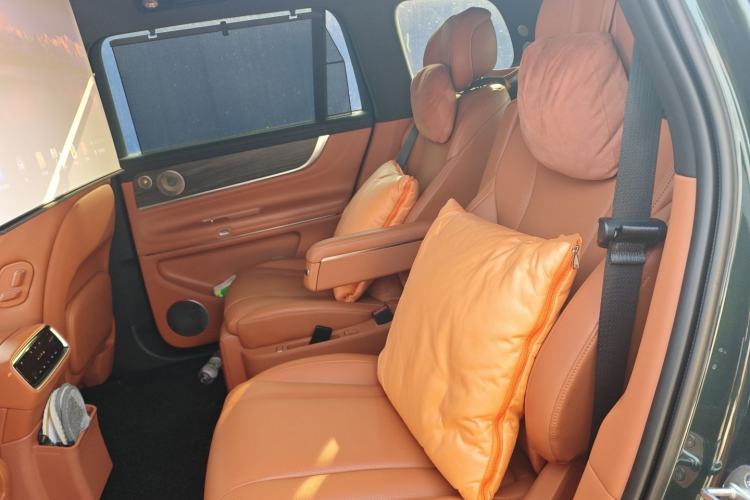 Used Hima AITO M9 2024 Range-Extended Ultra Version 52 kWh 6-Seater Model Left Rear Seat