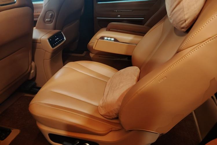 Used Hima AITO M9 2024 Range-Extended Max Edition 42 kWh 6-Seater Version Left Rear Seat