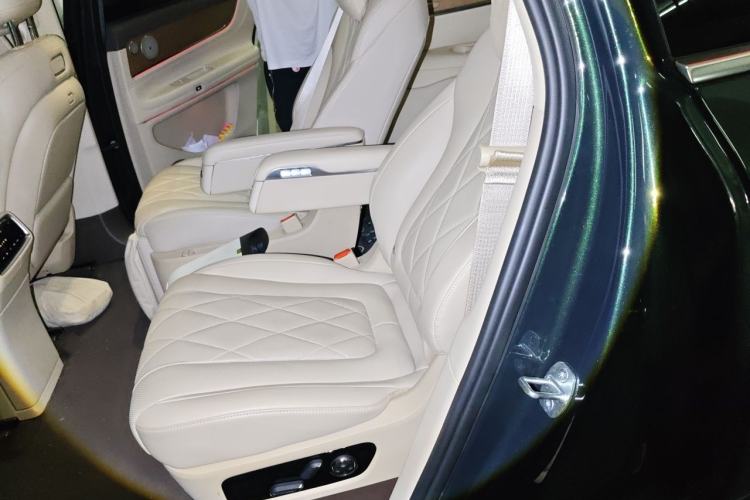 Used Hima AITO M9 2024 All-Electric Ultra Version 100 kWh 6-Seater Model Left Rear Seat
