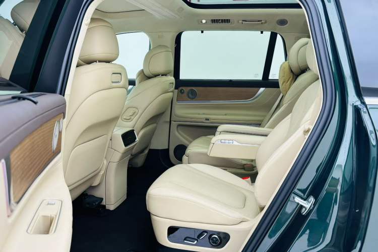 Used Hima AITO M9 2024 Range-Extended Ultra Version 42 kWh 6-Seater Model Left Rear Seat