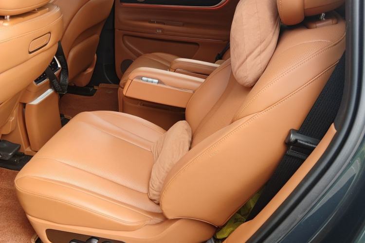 Used Hima AITO M9 2024 Range-Extended Max Edition 42 kWh 6-Seater Version Left Rear Seat