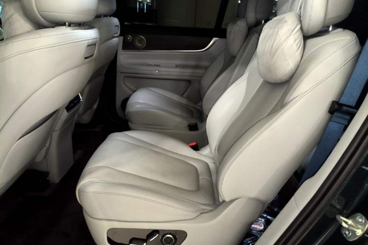 Used Hima AITO M9 2024 Range-Extended Max Edition 42 kWh 6-Seater Version Left Rear Seat