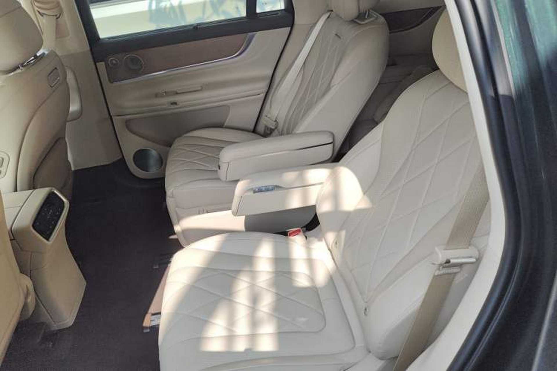 Used Hima AITO M9 2024 Range-Extended Ultra Version 42 kWh 6-Seater Model Left Rear Seat