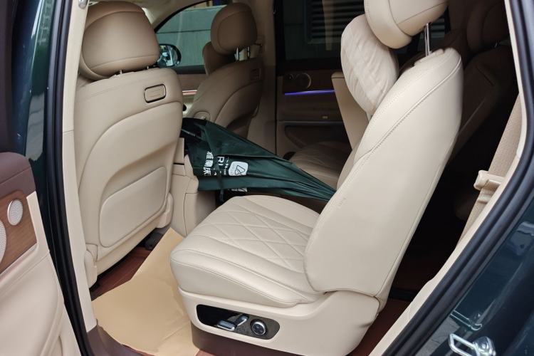 Used Hima AITO M9 2024 Range-Extended Ultra Version 52 kWh 6-Seater Model Left Rear Seat
