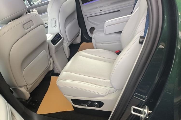 Used Hima AITO M9 2024 Range-Extended Ultra Version 42 kWh 6-Seater Model Left Rear Seat