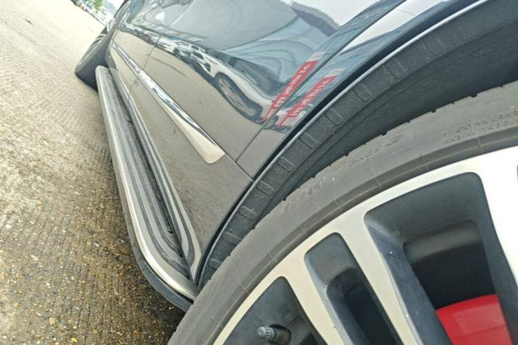 Used Hima AITO M9 2024 All-Electric Ultra Version 100 kWh 6-Seater Model Left Side Sill