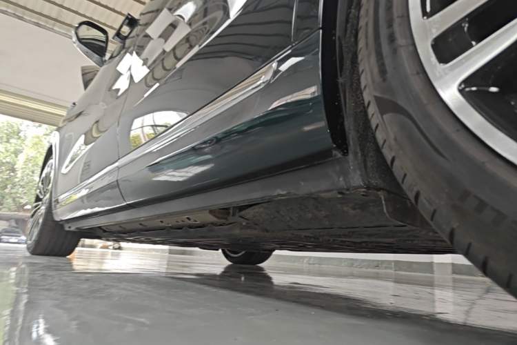 Used Hima AITO M9 2024 Range-Extended Ultra Version 42 kWh 6-Seater Model Left Side Sill