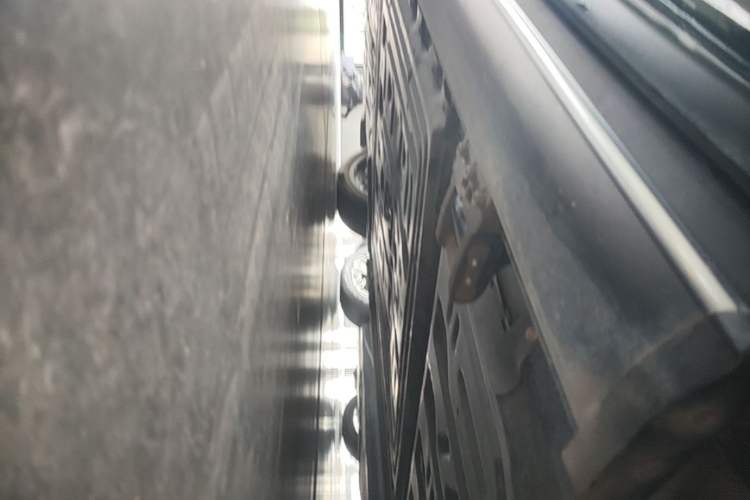 Used Hima AITO M9 2024 Range-Extended Ultra Version 42 kWh 6-Seater Model Left Side Sill