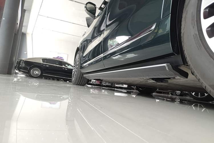 Used Hima AITO M9 2024 Range-Extended Ultra Version 52 kWh 6-Seater Model Left Side Sill