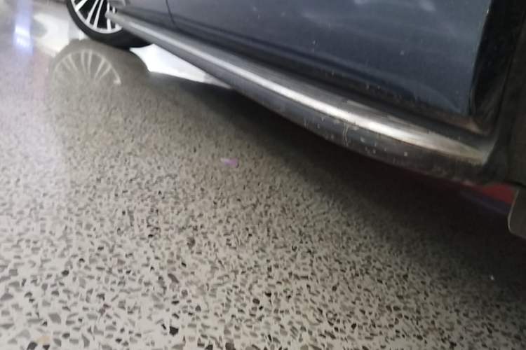 Used Hima AITO M9 2024 All-Electric Ultra Version 100 kWh 6-Seater Model Left Side Sill