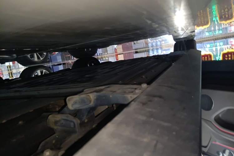 Used Hima AITO M9 2024 Range-Extended Ultra Version 52 kWh 5-Seater Model Left Side Sill