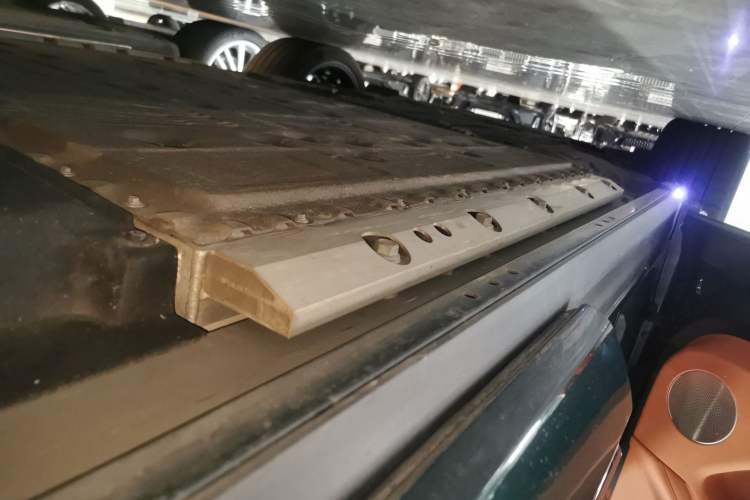 Used Hima AITO M9 2024 Range-Extended Ultra Version 42 kWh 6-Seater Model Left Side Sill