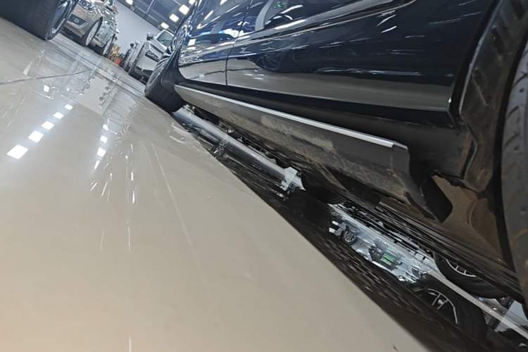Used Hima AITO M9 2024 Range-Extended Ultra Version 42 kWh 6-Seater Model Left Side Sill