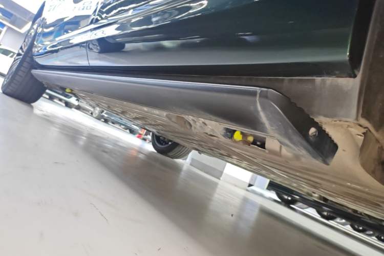 Used Hima AITO M9 2024 Range-Extended Ultra Version 52 kWh 6-Seater Model Left Side Sill