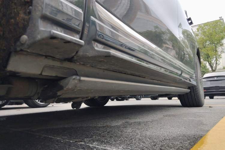 Used Hima AITO M9 2024 Range-Extended Ultra Version 42 kWh 6-Seater Model Left Side Sill
