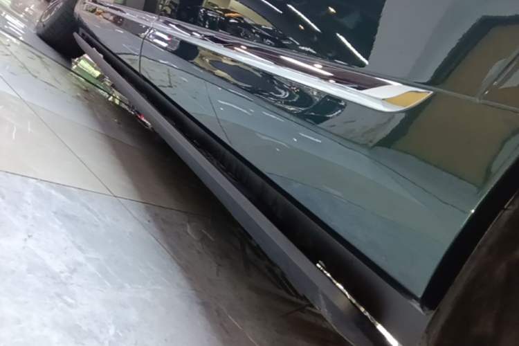 Used Hima AITO M9 2024 Range-Extended Ultra Version 42 kWh 6-Seater Model Left Side Sill