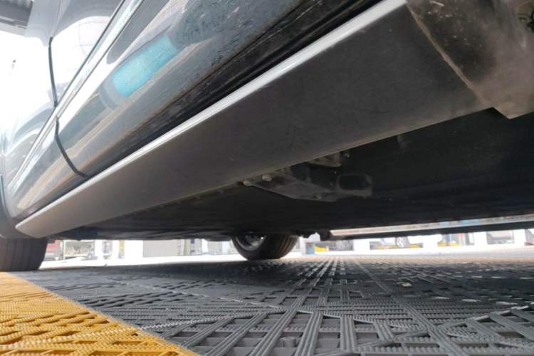 Used Hima AITO M9 2024 Range-Extended Ultra Version 52 kWh 6-Seater Model Left Side Sill