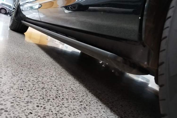 Used Hima AITO M9 2024 Range-Extended Ultra Version 52 kWh 6-Seater Model Left Side Sill
