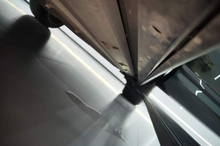 Used Hima AITO M9 2024 Range-Extended Ultra Version 52 kWh 6-Seater Model Left Side Sill