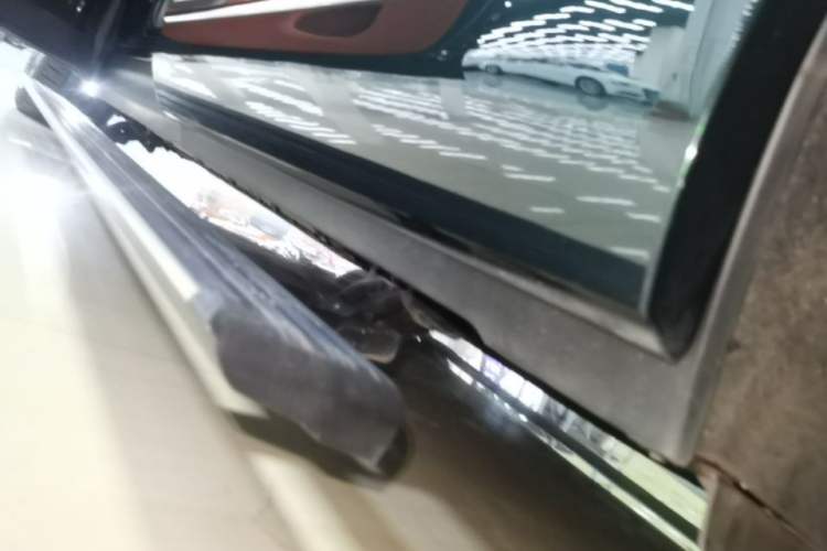 Used Hima AITO M9 2024 Range-Extended Max Edition 42 kWh 6-Seater Version Left Side Sill
