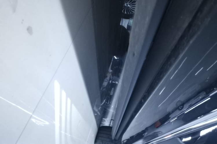 Used Hima AITO M9 2024 Range-Extended Ultra Version 52 kWh 5-Seater Model Left Side Sill