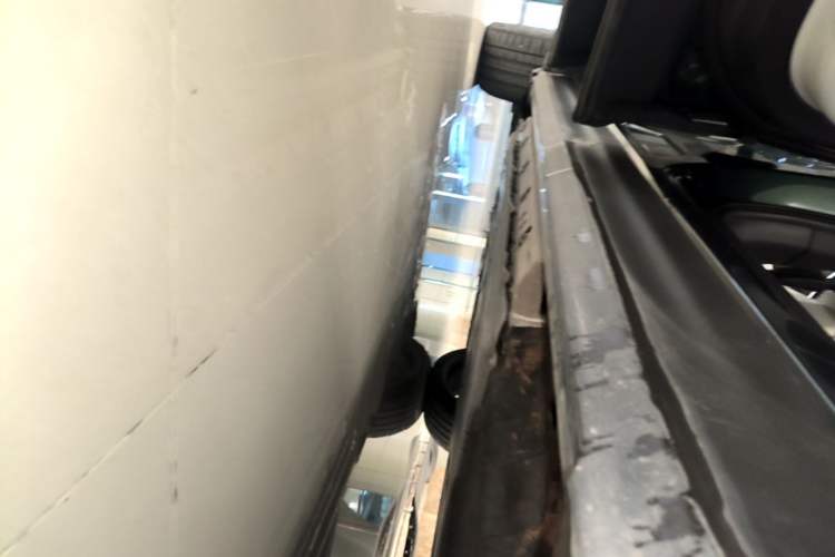 Used Hima AITO M9 2024 Range-Extended Max Edition 42 kWh 6-Seater Version Left Side Sill