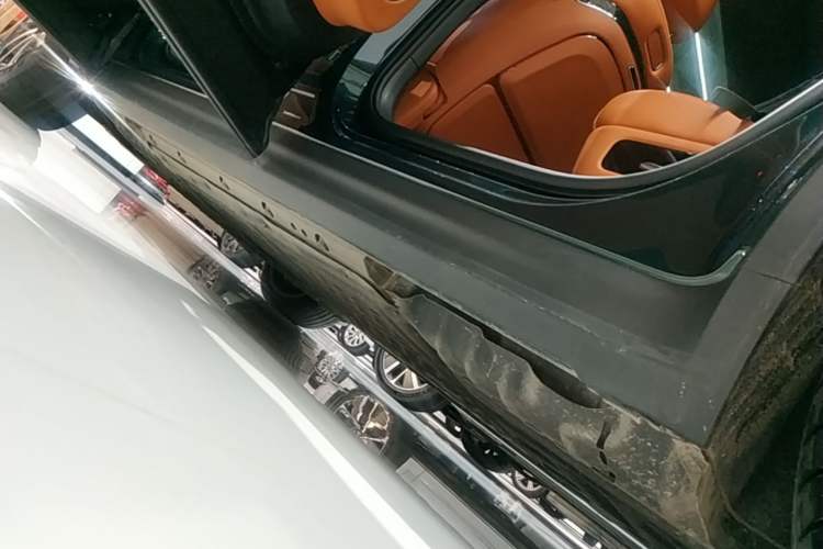 Used Hima AITO M9 2024 Range-Extended Max Edition 42 kWh 6-Seater Version Left Side Sill