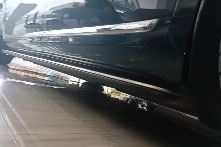 Used Hima AITO M9 2024 Range-Extended Ultra Version 42 kWh 6-Seater Model Left Side Sill