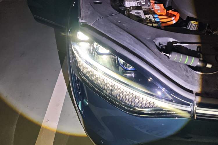 Used Hima AITO M9 2024 Range-Extended Ultra Version 42 kWh 6-Seater Model Right Front Headlight