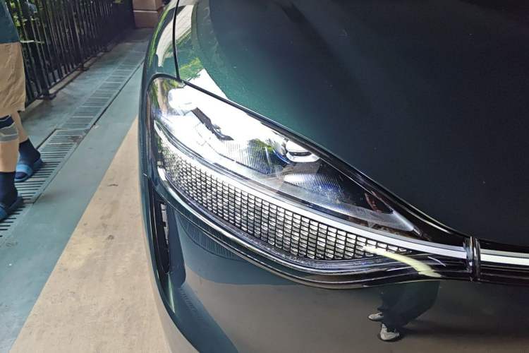 Used Hima AITO M9 2024 Range-Extended Max Edition 42 kWh 5-Seater Version Right Front Headlight