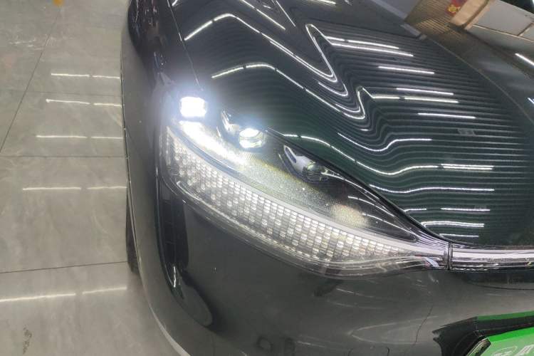 Used Hima AITO M9 2024 Range-Extended Ultra Version 42 kWh 6-Seater Model Right Front Headlight