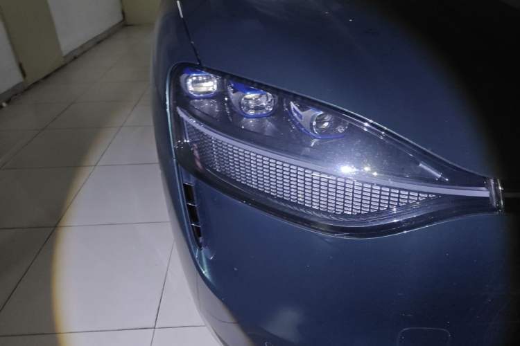 Used Hima AITO M9 2024 Range-Extended Ultra Version 42 kWh 6-Seater Model Right Front Headlight
