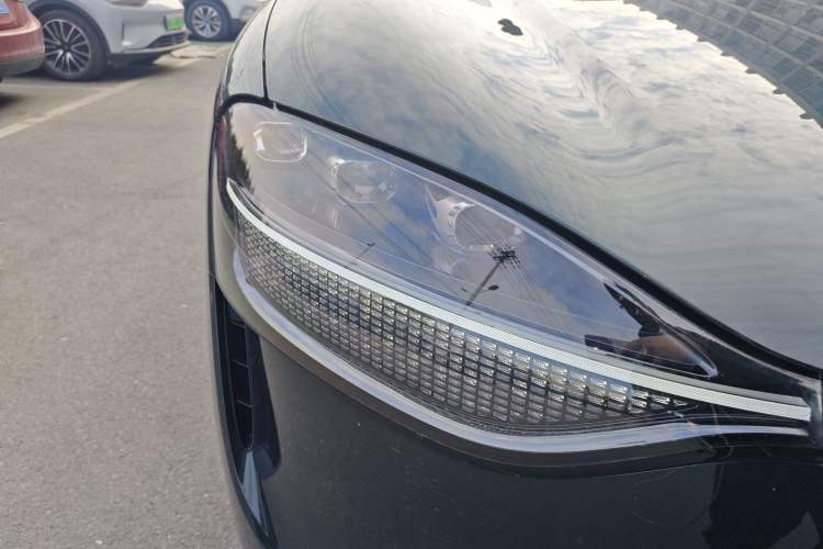 Used Hima AITO M9 2024 Range-Extended Ultra Version 42 kWh 6-Seater Model Right Front Headlight