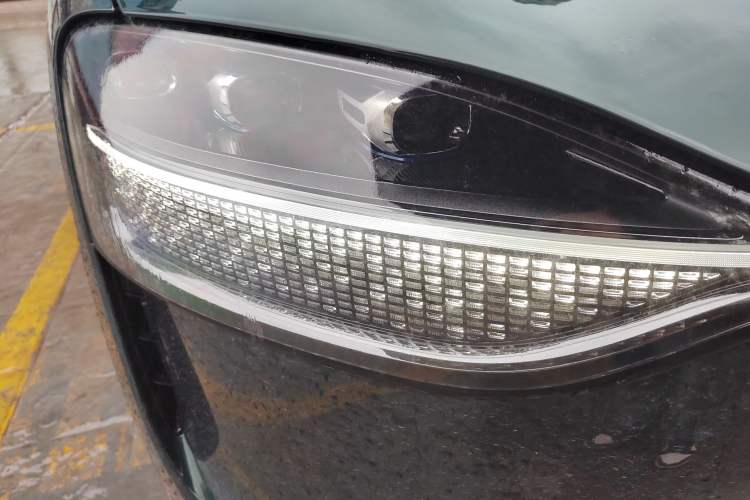 Used Hima AITO M9 2024 Range-Extended Ultra Version 52 kWh 6-Seater Model Right Front Headlight