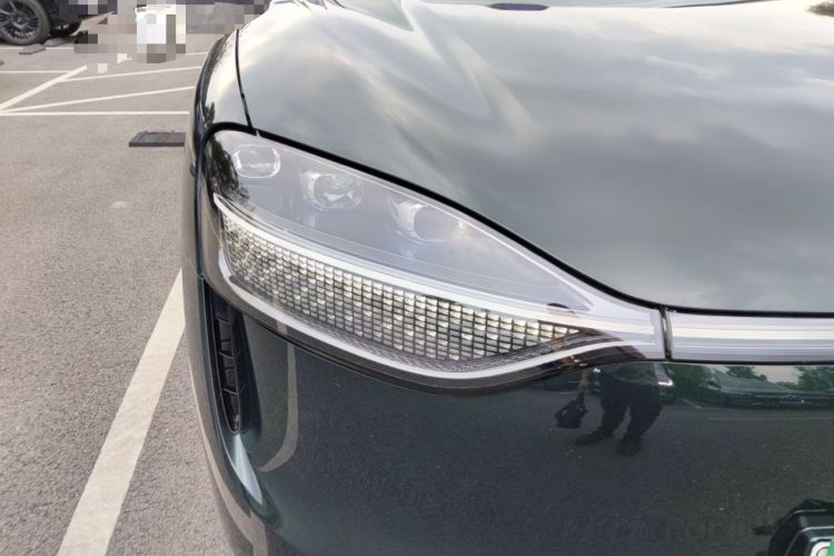 Used Hima AITO M9 2024 Range-Extended Ultra Version 42 kWh 6-Seater Model Right Front Headlight