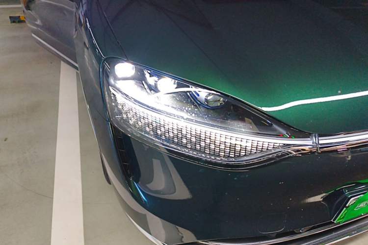 Used Hima AITO M9 2024 Range-Extended Ultra Version 52 kWh 6-Seater Model Right Front Headlight