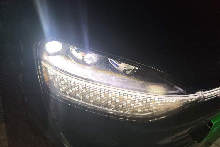 Used Hima AITO M9 2024 Range-Extended Ultra Version 42 kWh 6-Seater Model Right Front Headlight