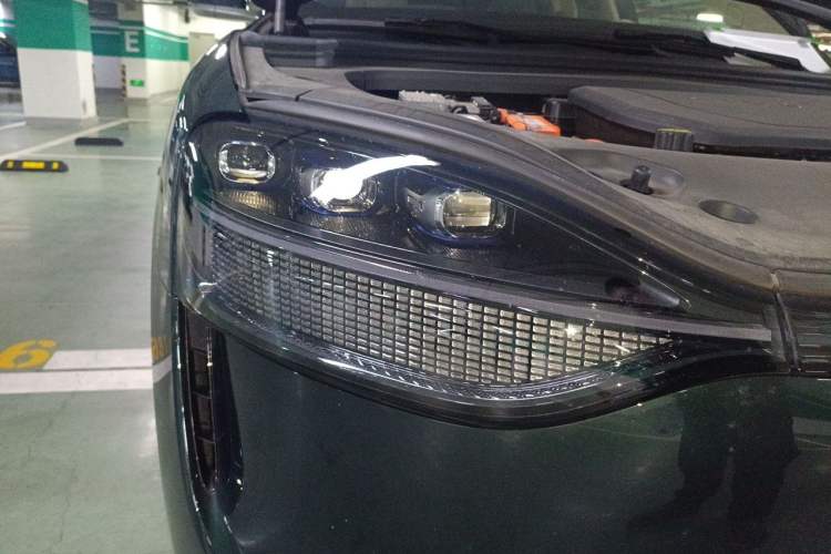 Used Hima AITO M9 2024 Range-Extended Max Edition 42 kWh 6-Seater Version Right Front Headlight