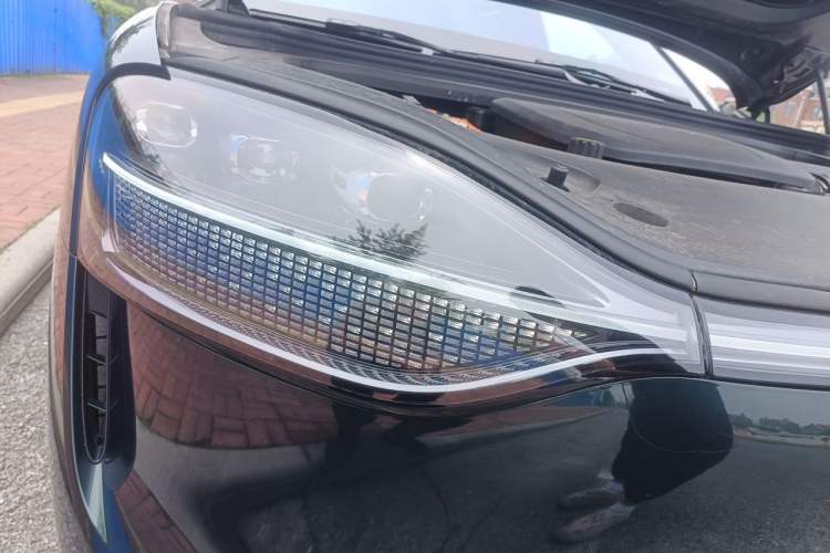 Used Hima AITO M9 2024 Range-Extended Ultra Version 52 kWh 6-Seater Model Right Front Headlight