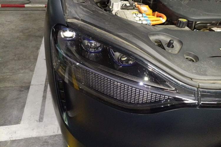 Used Hima AITO M9 2024 Range-Extended Ultra Version 42 kWh 6-Seater Model Right Front Headlight